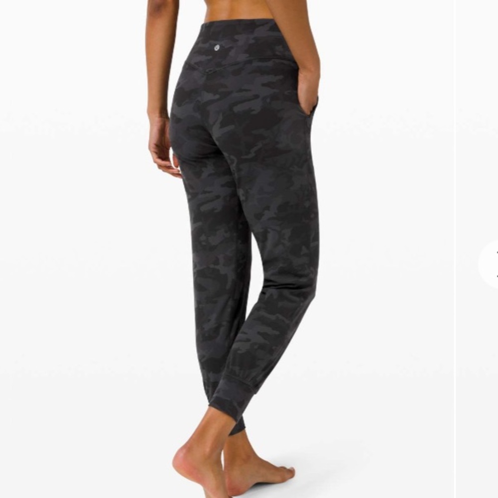 Lululemon Align Jogger 28"
Incognito Camo Multi Grey
